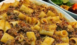 Macarrão com carne moída, prático e delicioso