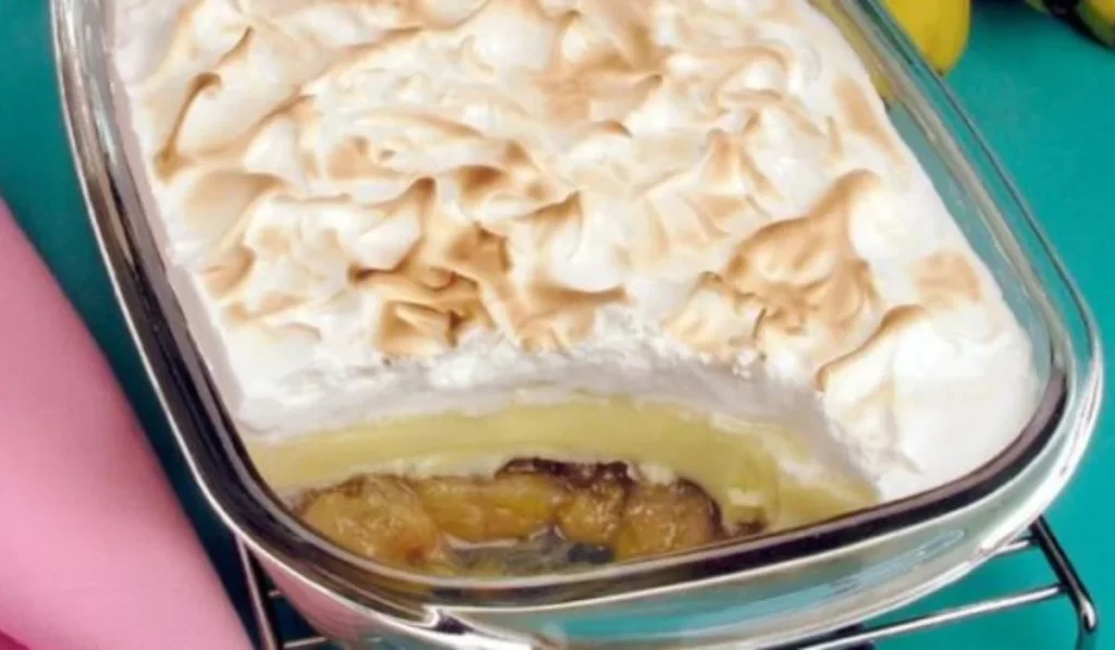 Torta de Banana com Creme e Suspiro Foto Reprodução da internet