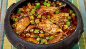 Frango com quiabo – receita mineira