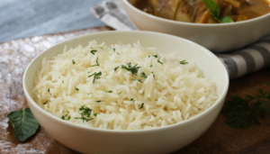 Chega de arroz papa – veja como fazer arroz branco soltinho