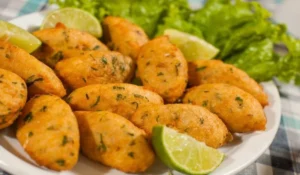 Bolinho de bacalhau, receita típica portuguesa sequinho e fácil de fazer