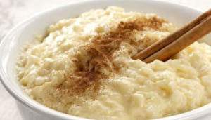 Arroz doce cremoso fácil de preparar