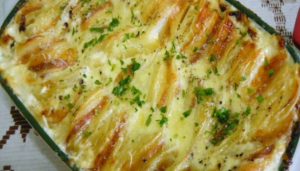 Batata gratinada com creme de leite