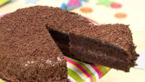 Bolo de Chocolate Fofinho com Cobertura de Brigadeiro