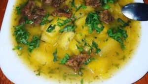 Sopa de aipim com carne