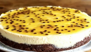 Torta mousse de maracujá com a base crocante