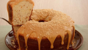 Bolo de paçoca com doce de leite