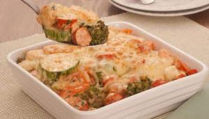 Gratinado de legumes com salsicha