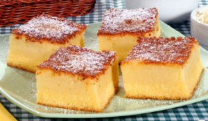 Bolo fofinho de fubá com coco e  parmesão