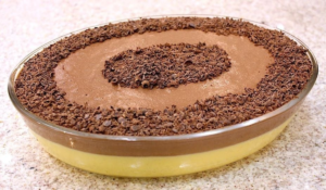 Mousse de maracujá com chocolate