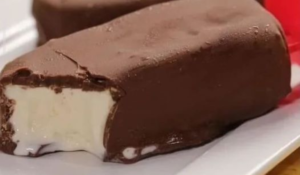 Picolé de leite em pó com chocolate