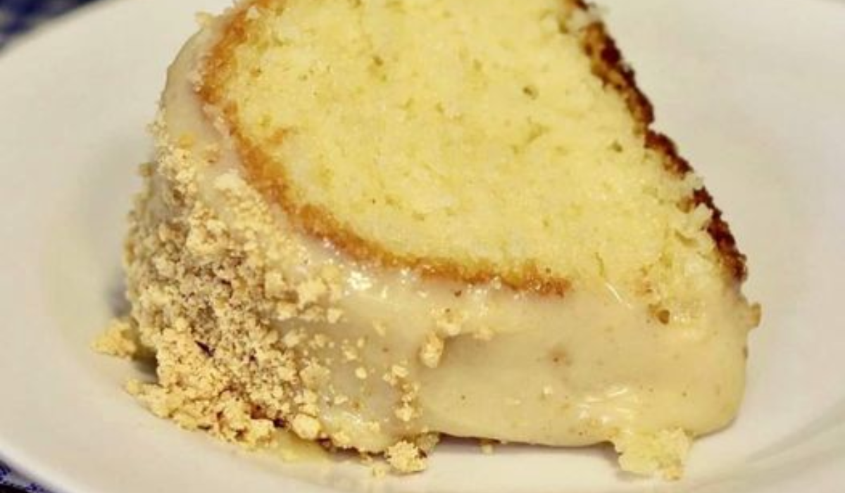 bolo de iogurte com cobertura de paçoca