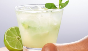 Caipirinha de hortelã