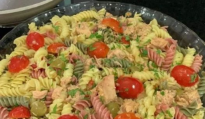 Macarrão parafuso com atum