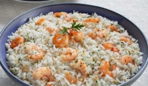 Arroz de camarão simples de fazer e delicioso