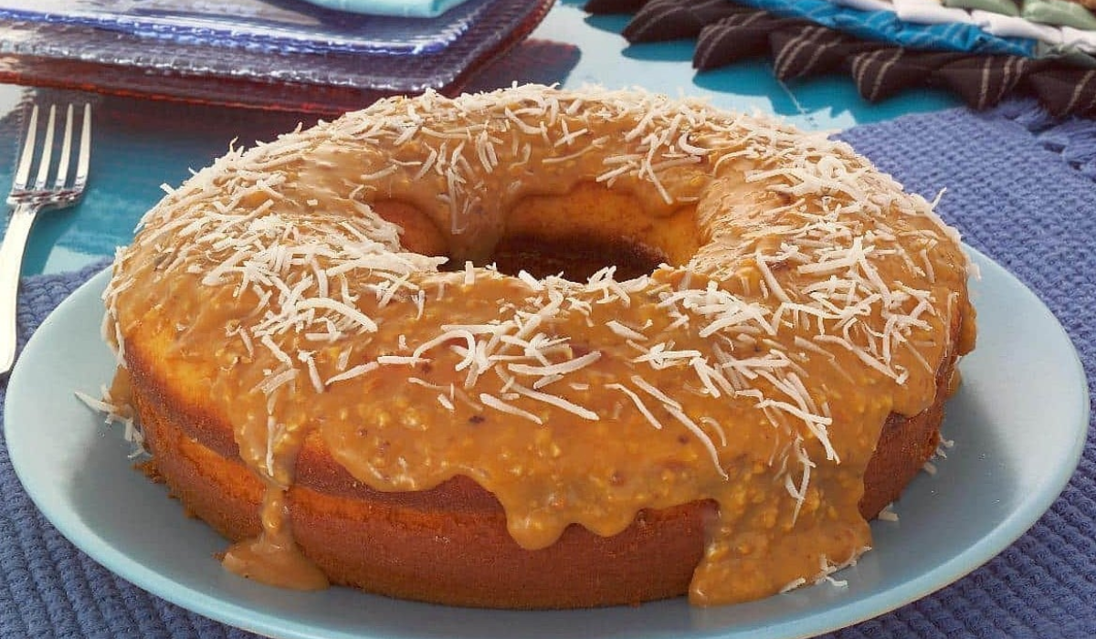 bolo de iogurte com doce de leite