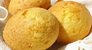 Pão de queijo com farinha de amêndoas