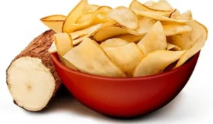 Como fazer chips de mandioca