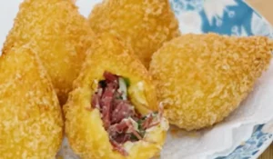 A melhor coxinha de carne seca que você vai ver