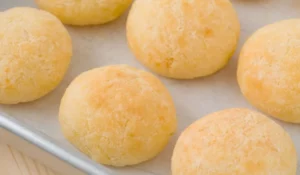 Pão de queijo low carb: lanche sem sair da dieta