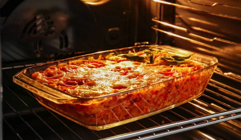 Arroz de forno: faça agora mesmo essa receita fácil e muito saborosa