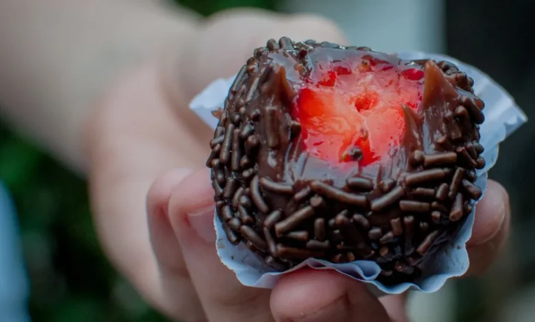 Brigadeiro recheado super gostoso, fácil e rápido de preparar