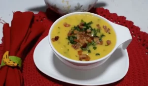 Caldo de mandioquinha com calabresa para comer no inverno