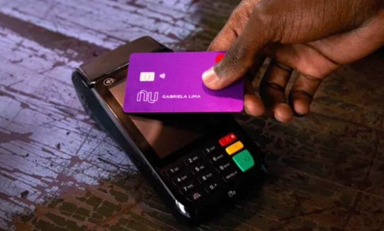 Nubank libera R$ 200 no aplicativo para você gastar com cartão de crédito