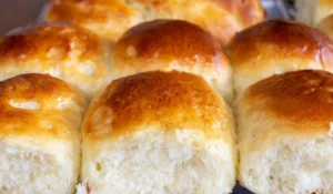 Pão de leite caseiro fofinho com apenas 3 ingredientes, irresistível e fácil de fazer