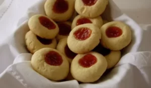 Biscoito de goma com goiabada caseira