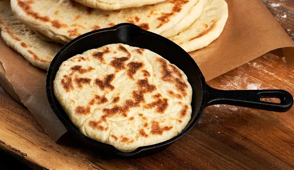 Pão caseiro na frigideira super delicioso e fácil de preparar