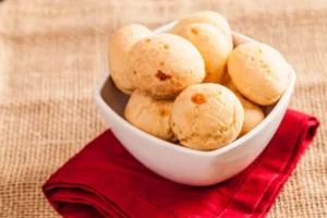 Franquia de pão de queijo para trabalhar sozinho em casa e faturar até R$ 30 mil