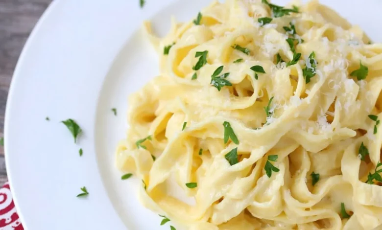 Macarrão com 4 ingredientes faça em poucos minutos