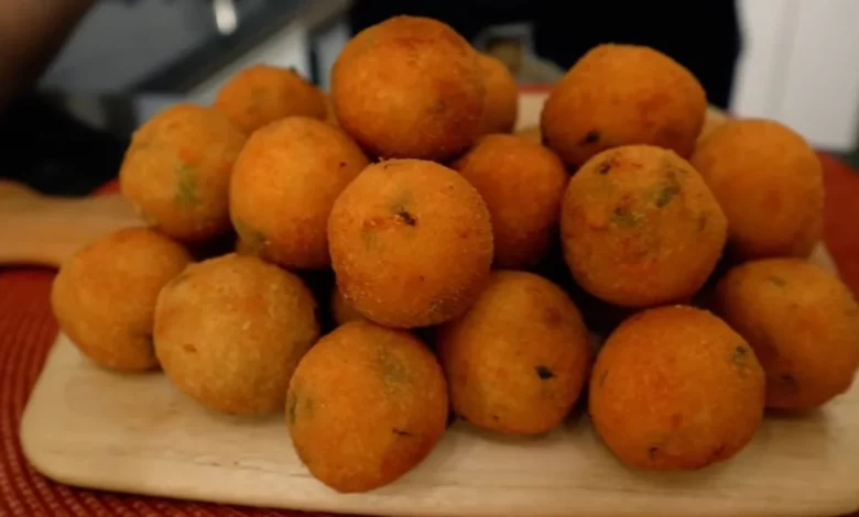 Bolinho de mandioca crocante e rápido de fazer pronto em 5 minutos