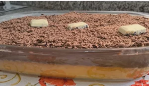 Receita de bolo de cenoura na travessa