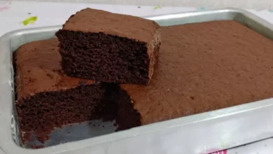 Bolo de chocolate simples e fofinho Foto Canal CozinhandoComNane