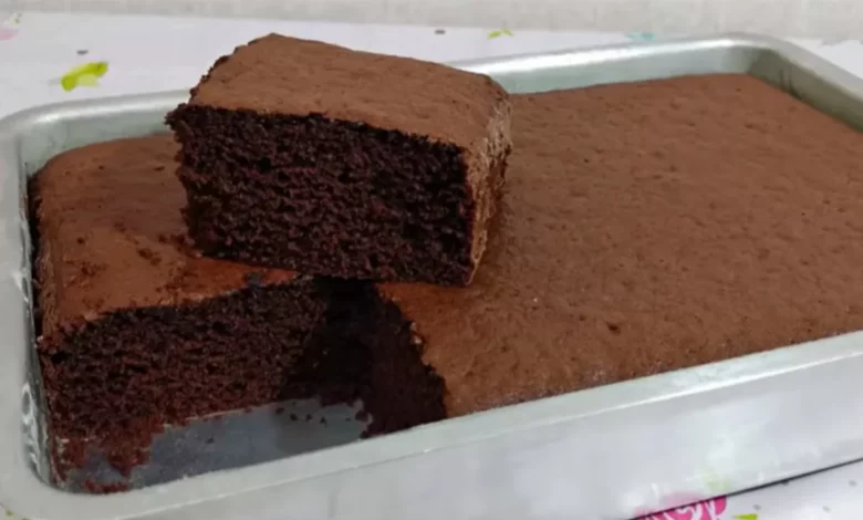 Bolo de chocolate simples e fofinho Foto Canal CozinhandoComNane