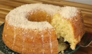 Receita de bolo de coco fofinho simples e fácil de fazer