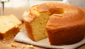 Bolo de fubá simples para comer tomando um café quentinho