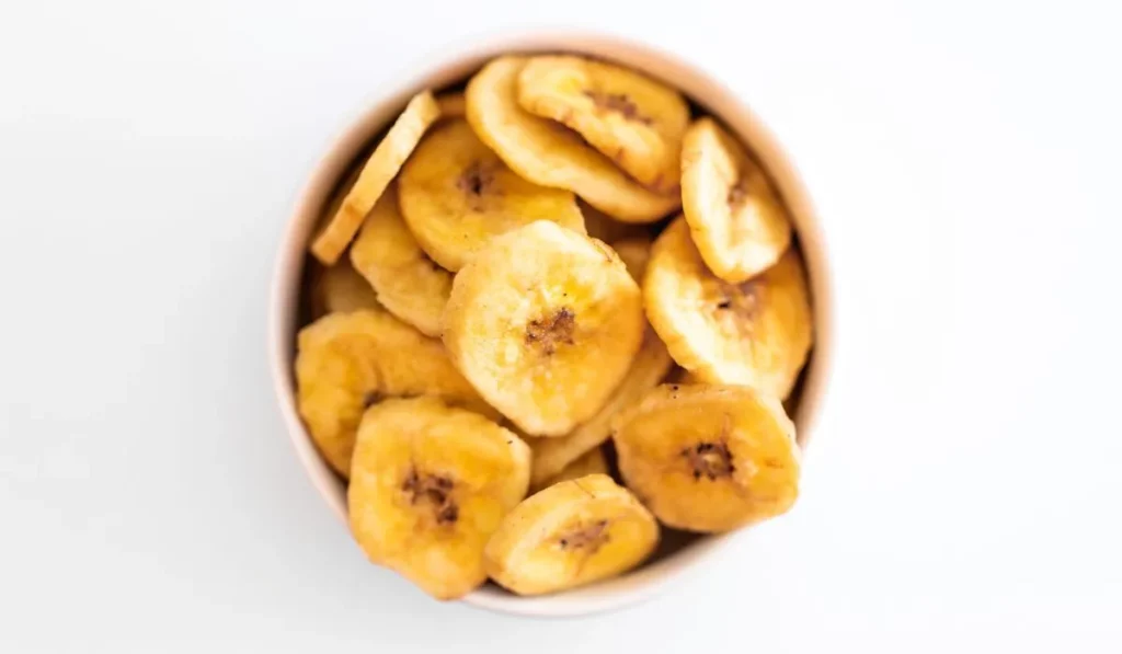 Chips de banana na airfryer que todos vão querer aprender fazer