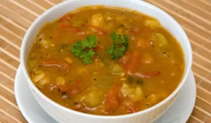 Aprenda como fazer sopa de legumes saborosa para os dias frios