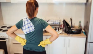 Eliminar gordura grudada nos armários da cozinha, esse é o segredo!