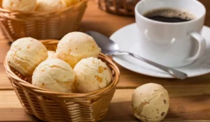 Pão de queijo caseiro na airfryer para comer no café da manhã