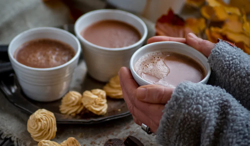 Receita de chocolate quente cremoso Foto Canva Pro