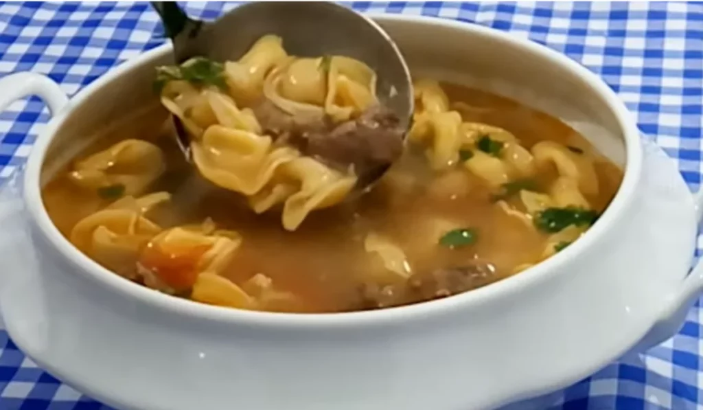 Sopa de capeletti de carne Foto Reprodução da Internet