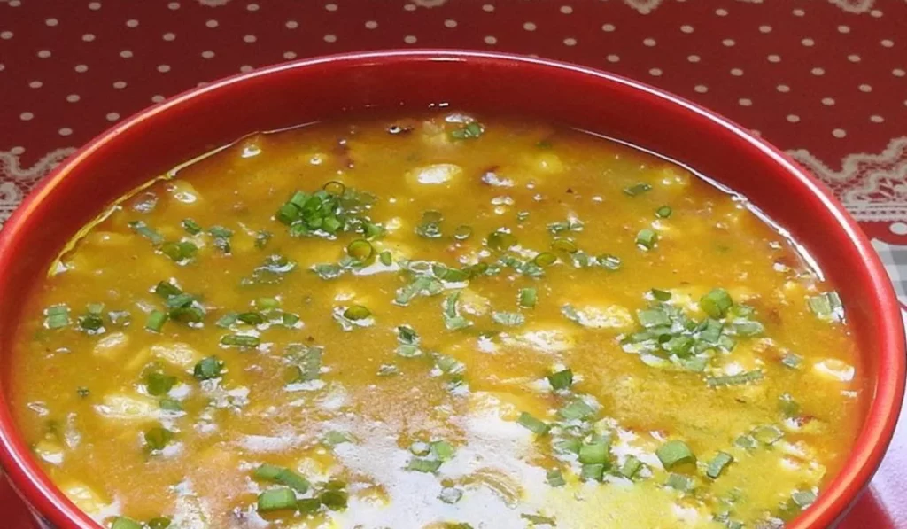 Sopa de mandioca com carne moída Foto Reprodução da Internet