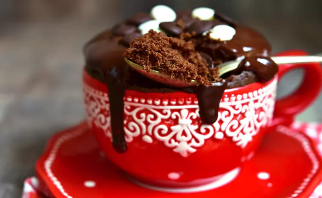 Receita de Bolo de Caneca no micro-ondas com gotas de chocolate