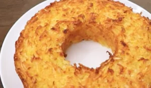 Bolo de mandioca crua sem farinha: receita fácil para o café