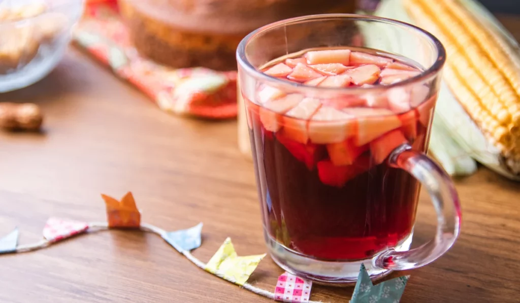 Como fazer vinho quente de festa junina Foto Canva Pro