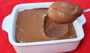 Mousse de chocolate sem açúcar fácil de fazer